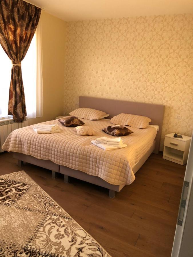 Aleria de piatra Aparthotel Piatra Neamţ Exterior foto